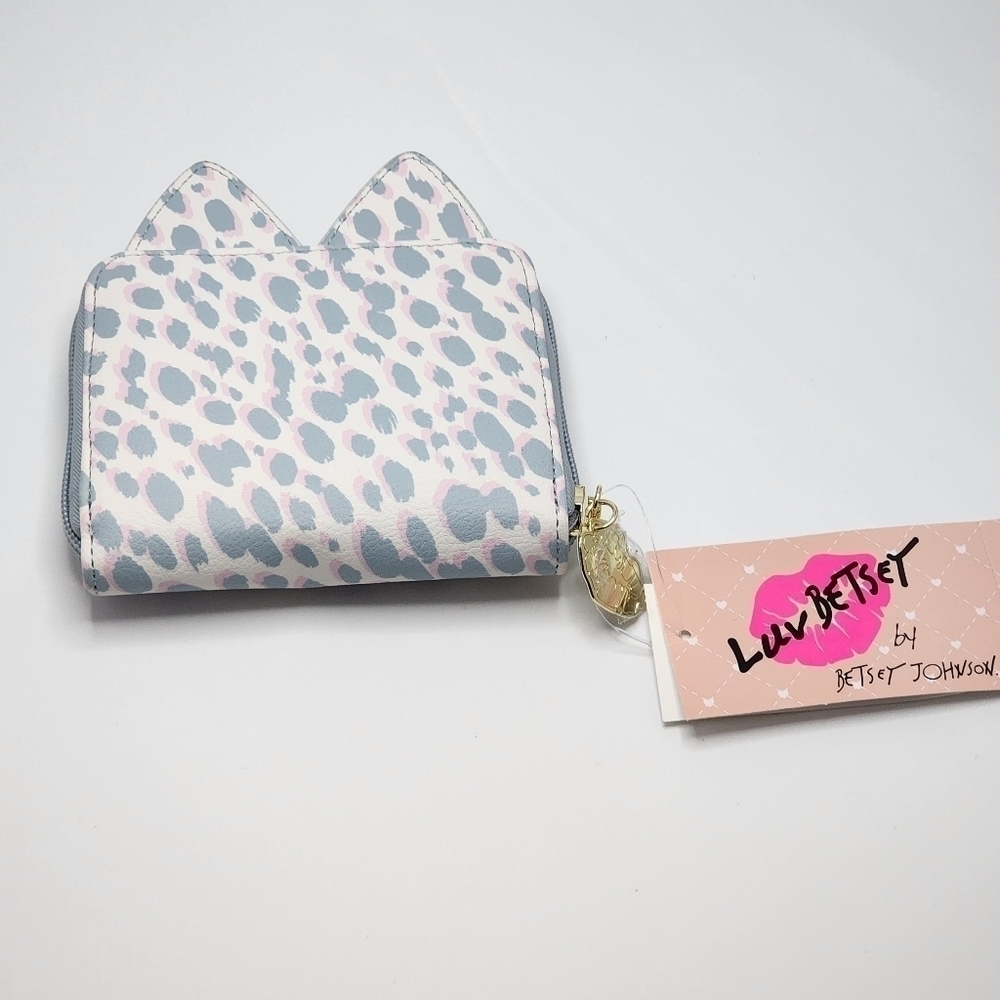 Luv Betsey by Betsey Johnson Cat Bifold Zip Wallet - Picture 2 of 5